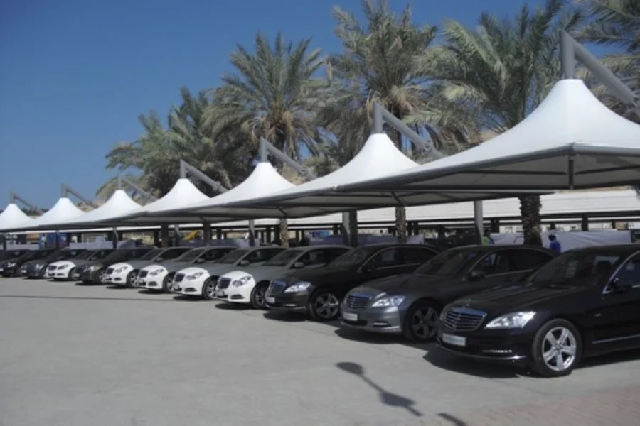 mercedes-showroom